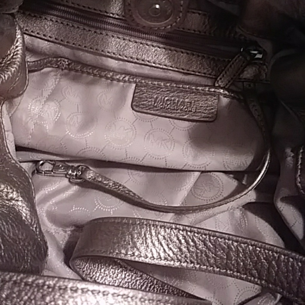 👜 Michael Kors leather bag 🌟 - Picture 4 of 8